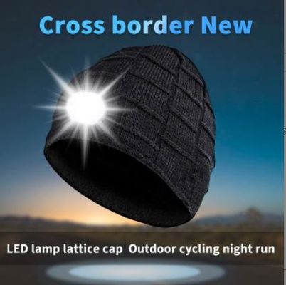 ライト、USB動くスキーのための再充電可能な4つのLEDのヘッドライトの帽子の無線ヘッドホーンが付いているBluetoothの帽子の帽子のビデオ・カメラ