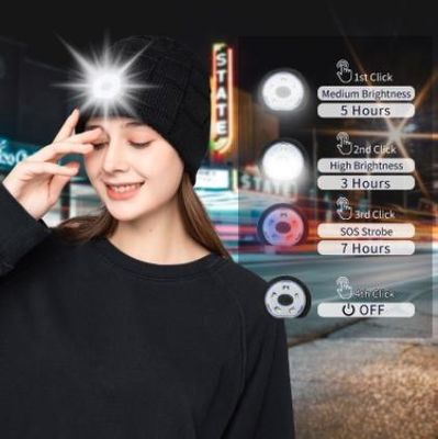 ライト、USB動くスキーのための再充電可能な4つのLEDのヘッドライトの帽子の無線ヘッドホーンが付いているBluetoothの帽子の帽子のビデオ・カメラ