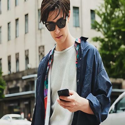 音楽Bluetoothの無線ビデオ サングラス反青い光線レンズは電話によって接続する